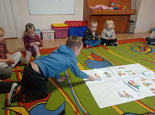 Dzieci układają czynności które lubią i nie lubią wykonywać