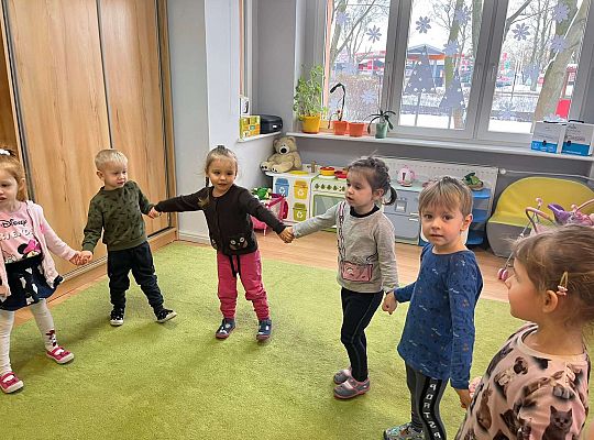 Dzieci śpiewają sto lat