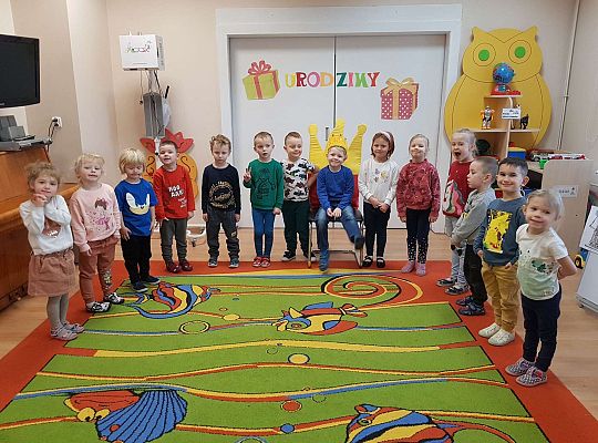 Zdjęcie grupowe z jubilatem