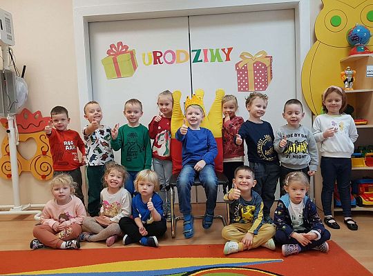 Zdjęcie grupowe z jubilatem