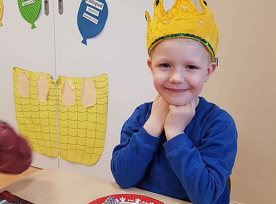 Jubilat przy urodzinowym stole