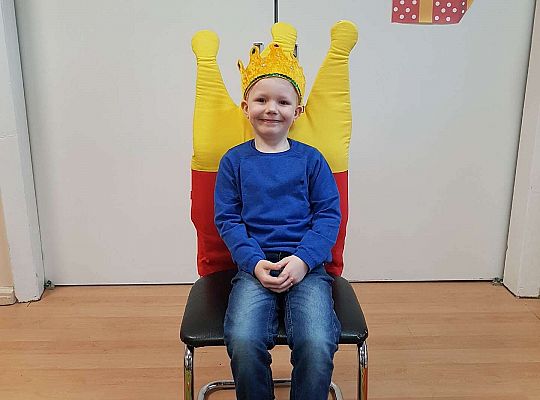 Jubilat na urodzinowym tronie