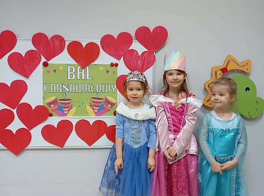 Dzieci ustawione do wspólnego zdjęcia