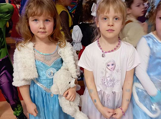 Dzieci ustawione do wspólnego zdjęcia