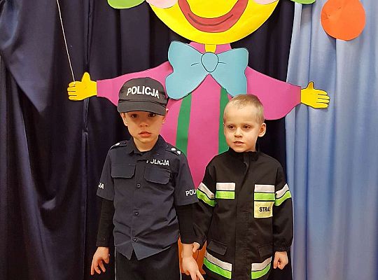 Dzieci ustawione do wspólnego zdjęcia