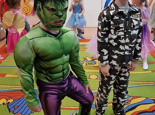 Dzieci ustawione do wspólnego zdjęcia