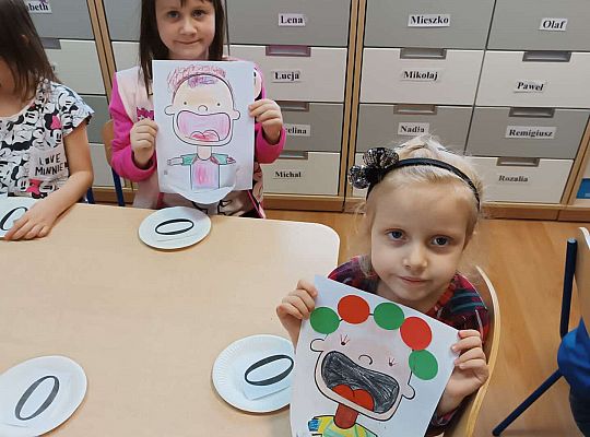 Dzieci prezentują swoje prace