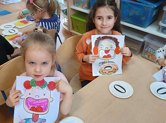 Dzieci prezentują swoje prace