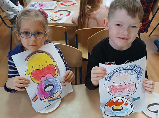 Dzieci prezentują swoje prace