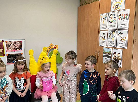 Dzieci śpiewają 100 lat