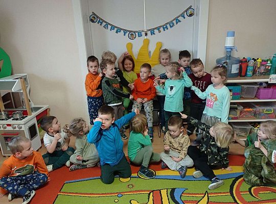 Zdjęcie grupowe z jubilatem