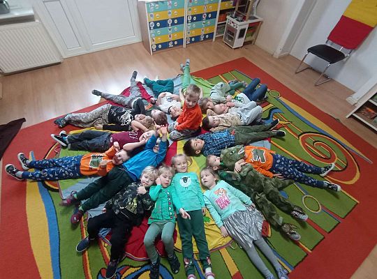 Zdjęcie grupowe z jubilatem