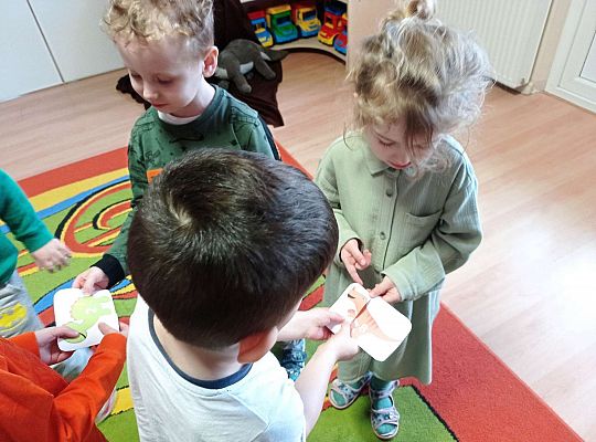 Dzieci łączą pary