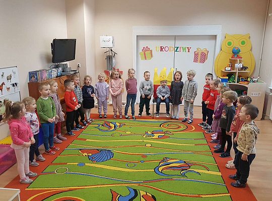 Dzieci śpiewają 100 lat