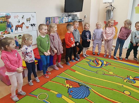 Dzieci śpiewają 100 lat