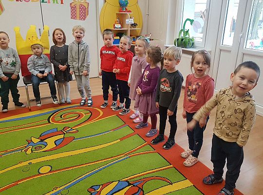 Dzieci śpiewają 100 lat