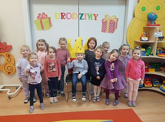 Jubilat z koleżankami z grupy