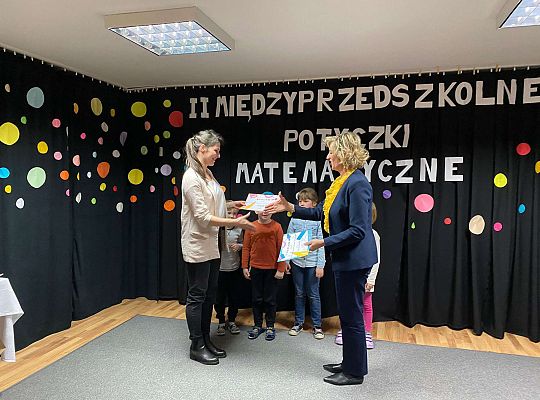 Wręczanie pamiątkowych dyplomów za udział w konkursie