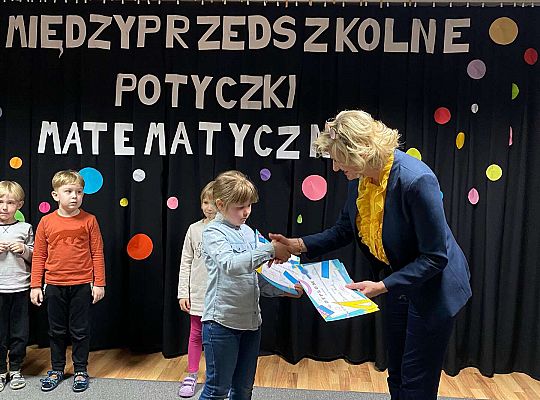 Wręczanie pamiątkowych dyplomów za udział w konkursie