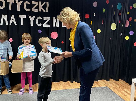 Wręczanie pamiątkowych dyplomów za udział w konkursie