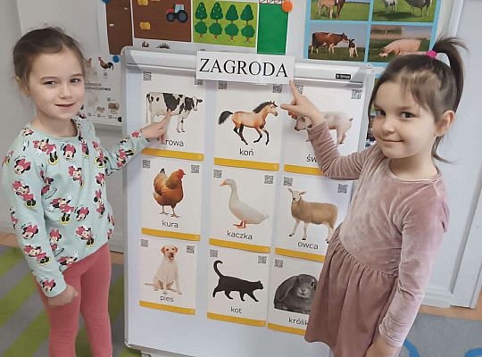 Dzieci prezentują zwierzęta hodowlane