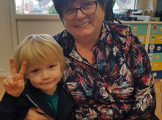 Babcia z przedszkolakiem