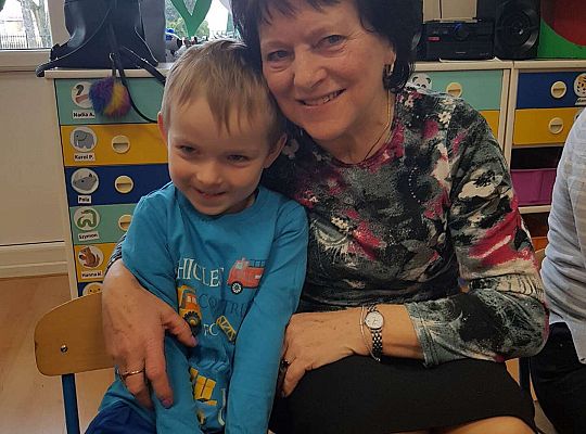 Babcia z przedszkolakiem