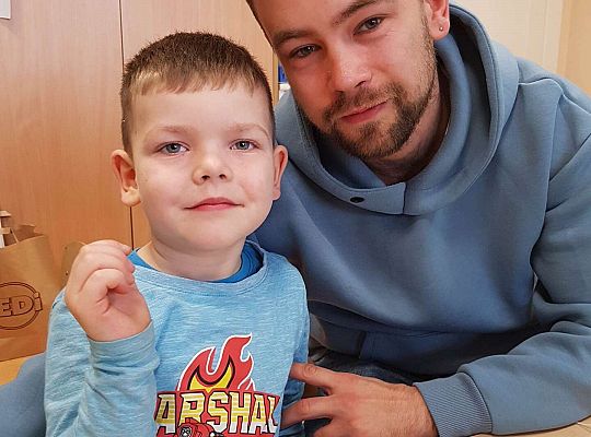 Tata z przedszkolakiem