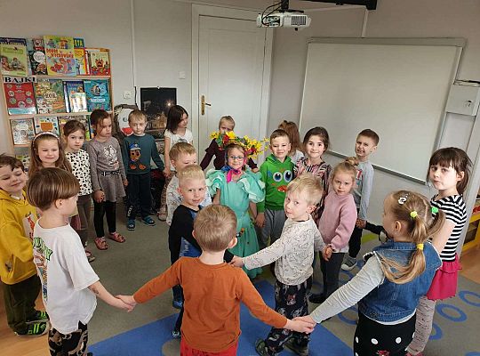 Dzieci śpiewają piosenki