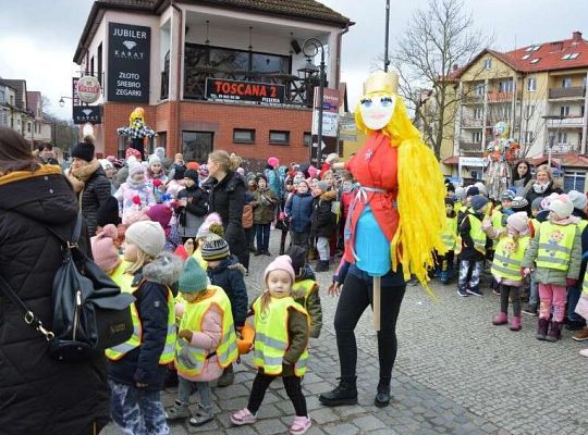 Spotkanie grup przedszkolnych na moście