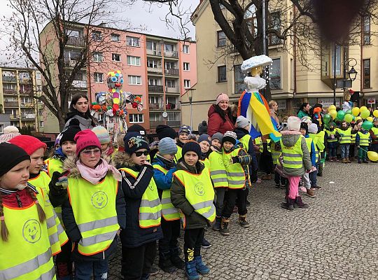 Spotkanie grup przedszkolnych na moście