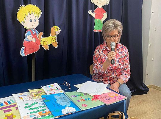 Pani Dyrektor czyta swój wiersz