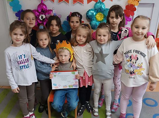 Dziewczynki z solenizantem