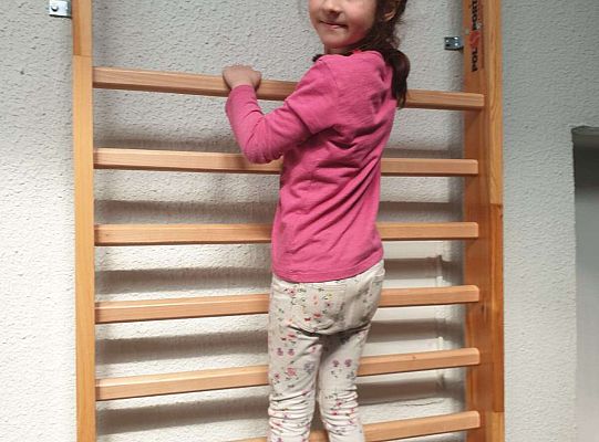 Dziewczynka na drabince