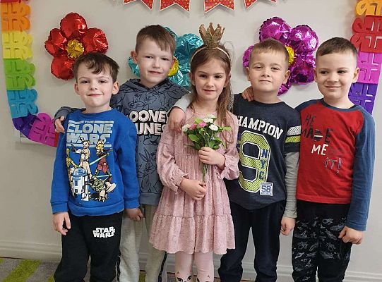 Chłopcy z solenizantką