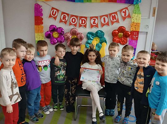 Chłopcy z solenizantką