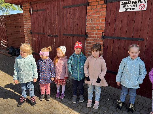 Grupa dzieci biorących udział w akcji