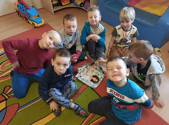 Dzieci uczą się segregować odpady