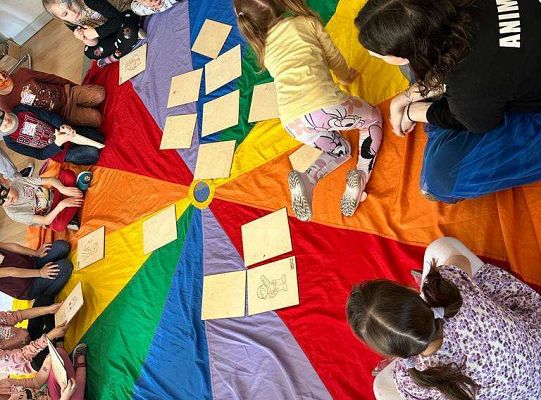 Dzieci rozwiązują zadania