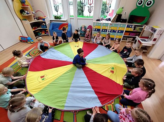 Zabawy z chustą animacyjną