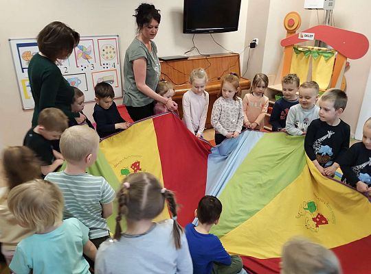 Zabawy z chustą animacyjną