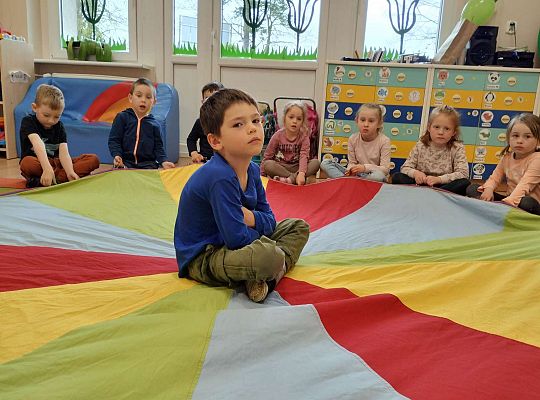 Zabawy z chustą animacyjną