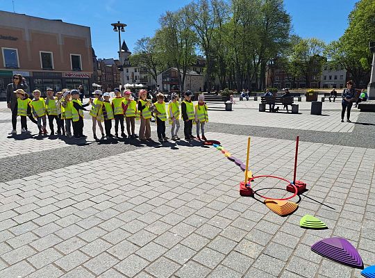 Dzieci podczas konkurencji sportowej