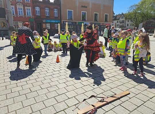 Dzieci podczas konkurencji sportowej