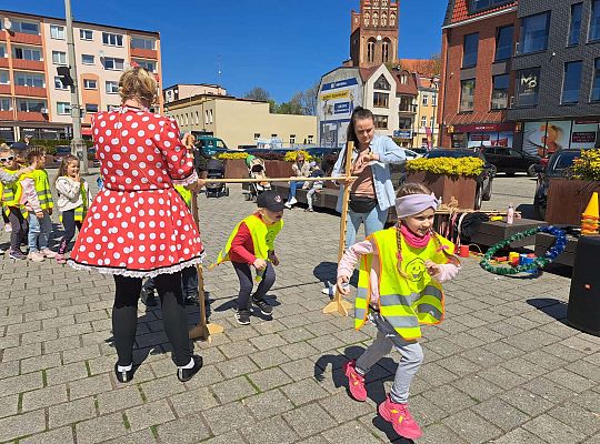 Dzieci podczas konkurencji sportowej