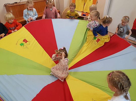 Zabawa z chustą animacyjną