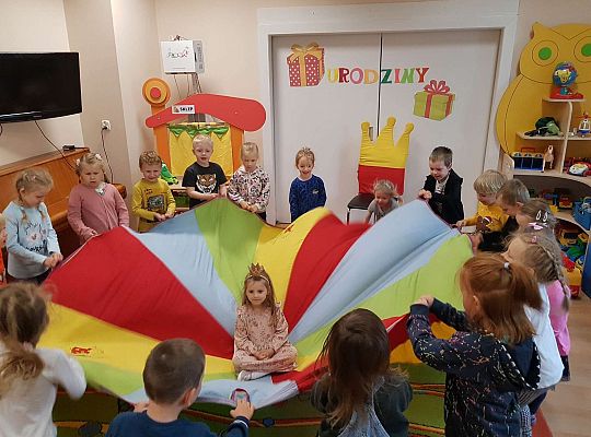 Zabawa z chustą animacyjną