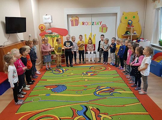 Dzieci śpiewają Sto Lat