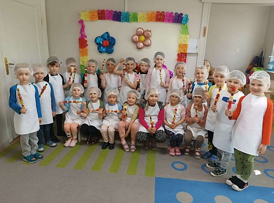 Grupa małych kucharzy