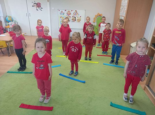 Dzieci ćwiczą